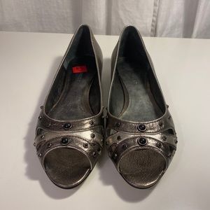 NWT and box 9 West Pewter/Silver Flats